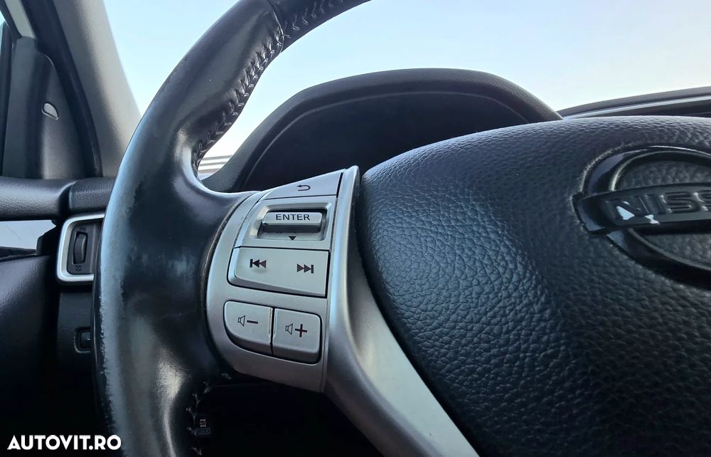 Nissan Qashqai 1.6 DCI 4 x 4 DPF Start/Stop acenta - 40