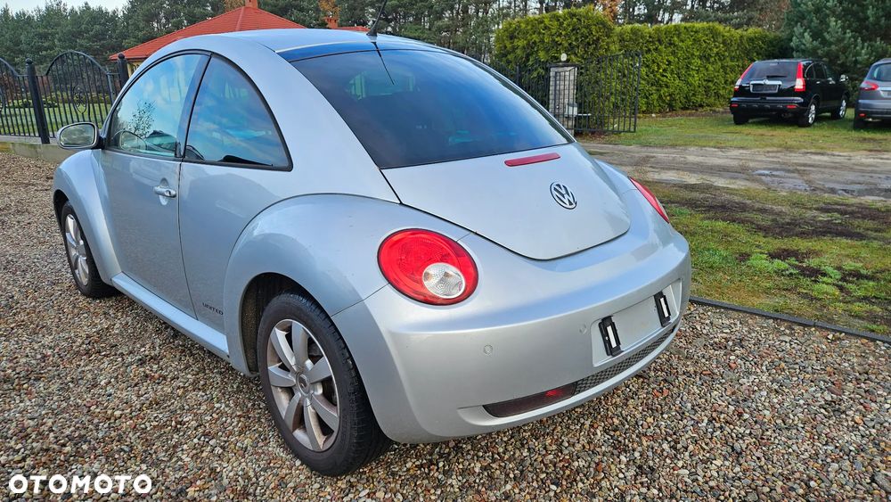 Volkswagen New Beetle - 3