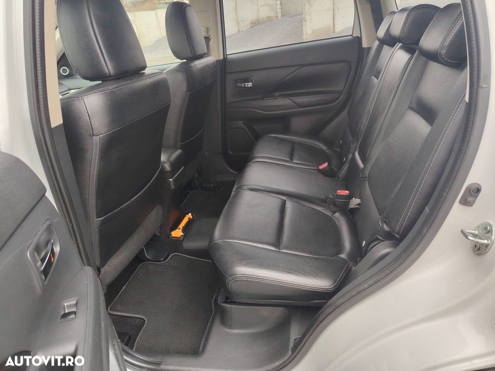 Mitsubishi Outlander 2.0 4WD Top - 12