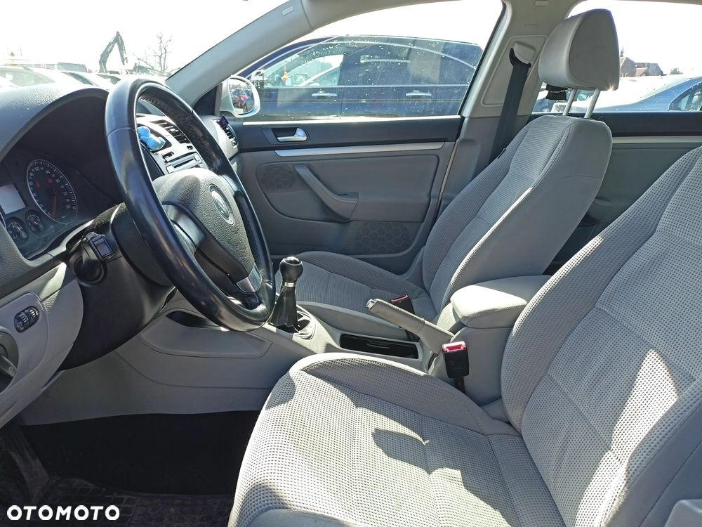 Volkswagen Golf - 8
