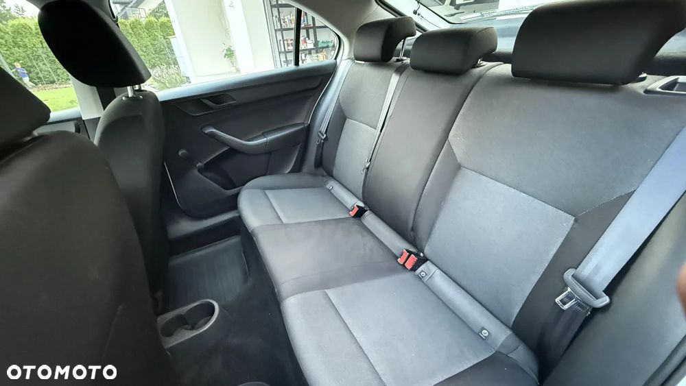 Skoda RAPID 1.2 Active - 11