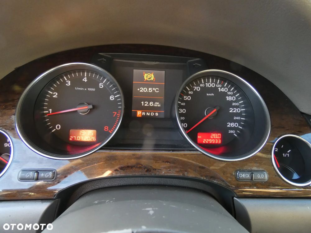Audi A8 - 12