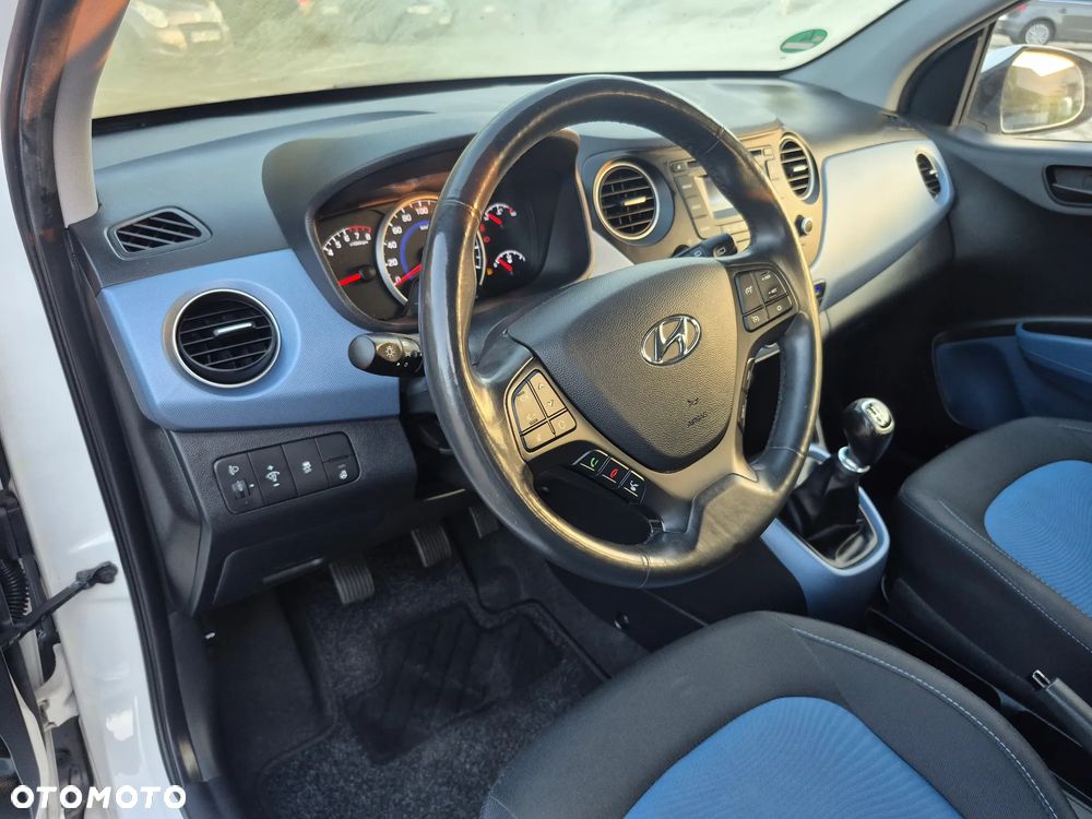 Hyundai i10 1.2 Fifa World Cup Edition - 10
