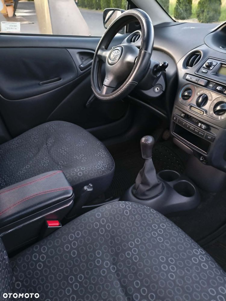 Toyota Yaris 1.0 Base - 28