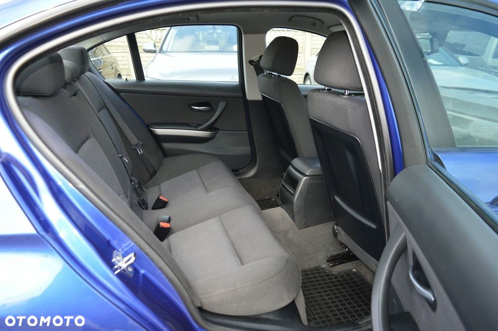BMW Seria 3 318i - 25