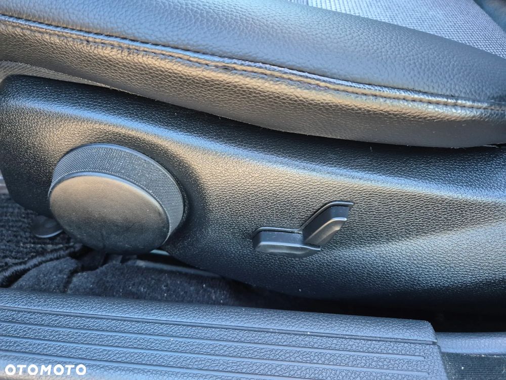 Mercedes-Benz Klasa C 180 T Kompressor Automatik BlueEFFICIENCY Avantgarde - 33