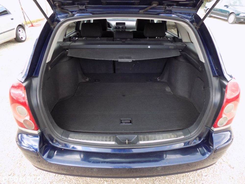 Toyota Avensis - 9