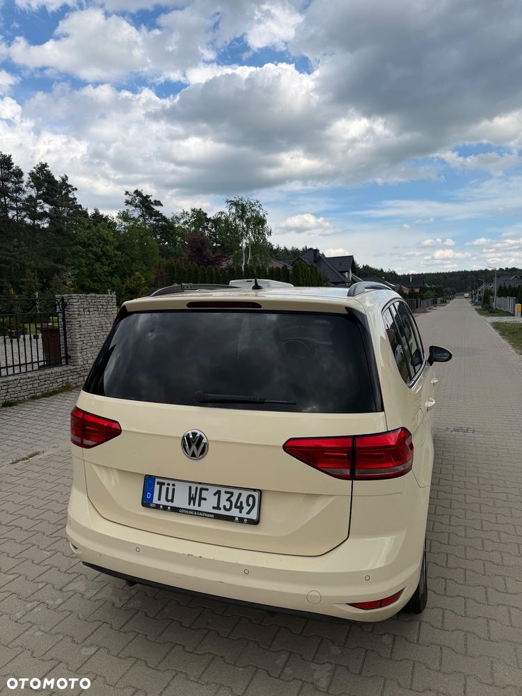Volkswagen Touran - 4