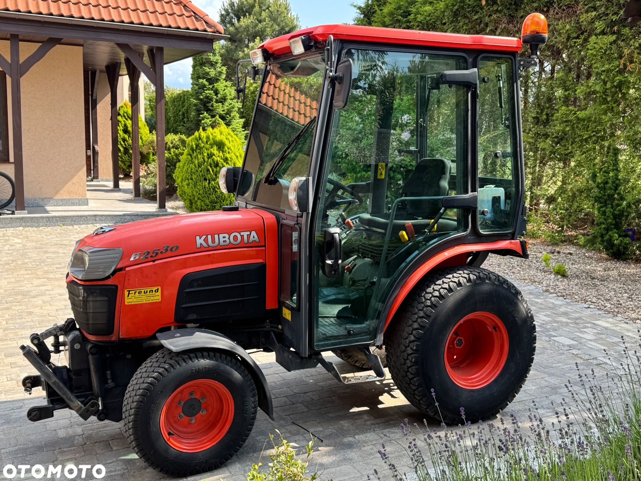 Kubota B 2530 - B5 4x4 Ciągnik Sadowniczy Pełne wyposażenie wszystkie przyłącza Klima Stan Unikatowy Nowy - 1