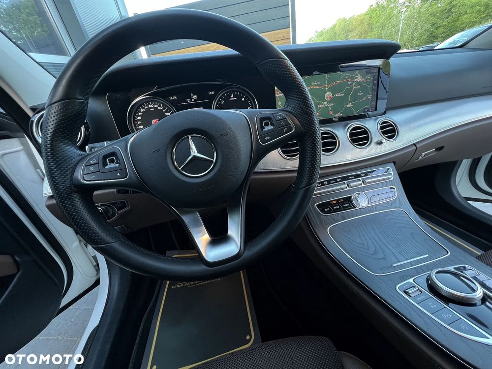 Mercedes-Benz Klasa E 220 d Business Edition 9G-TRONIC - 34