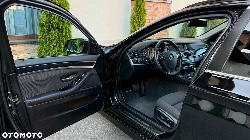 BMW Seria 5 525d Touring Modern Line - 20