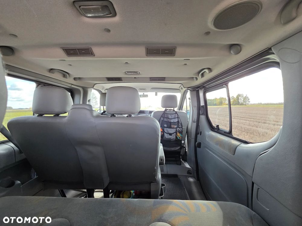 Renault Trafic dCi Passenger - 11