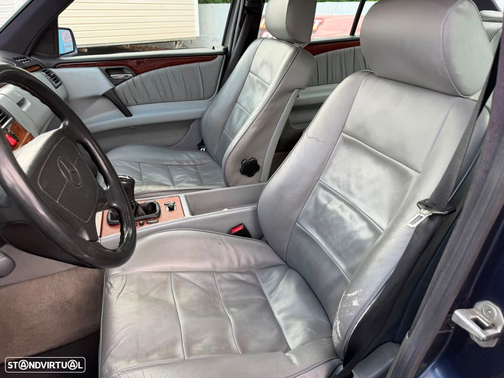 Mercedes-Benz E 220 D Classic - 6