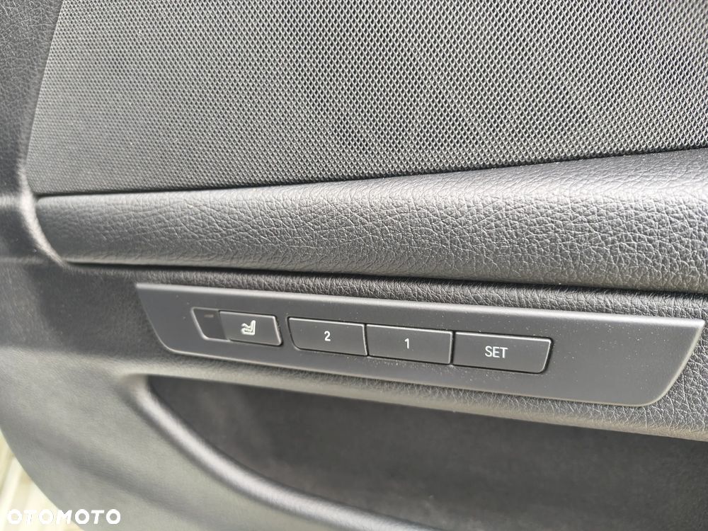 BMW Seria 5 525d xDrive Sport-Aut Luxury Line - 17