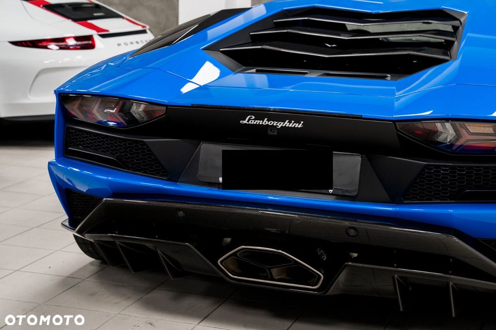 Lamborghini Aventador - 10