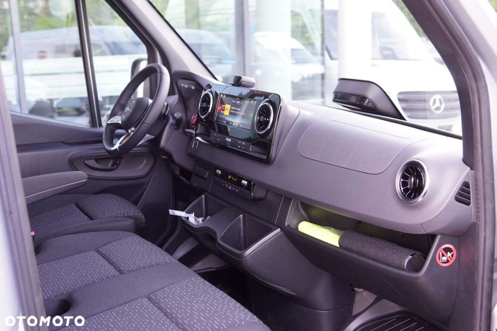 Mercedes-Benz Sprinter - 17