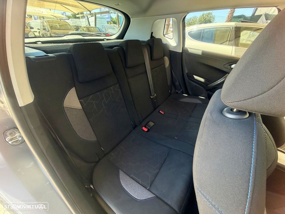 Peugeot 2008 1.2 PureTech Style - 13