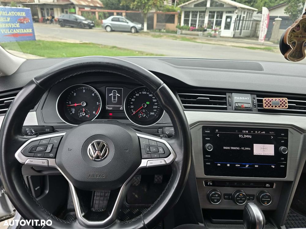 Volkswagen Passat - 12