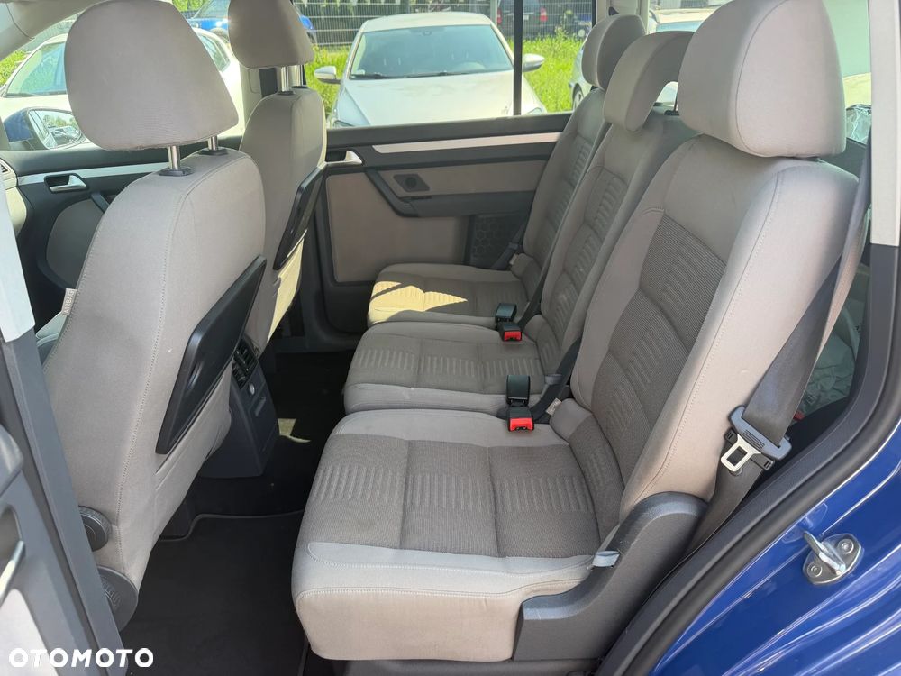 Volkswagen Touran 2.0 TDI DPF BlueMotion Technology DSG STYLE - 10