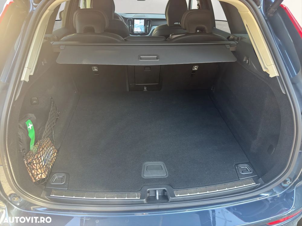 Volvo XC 60 B4 MHEV AT FWD Core - 21