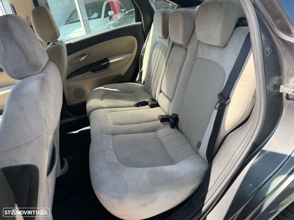 Fiat Linea 1.3 M-Jet Emotion - 12