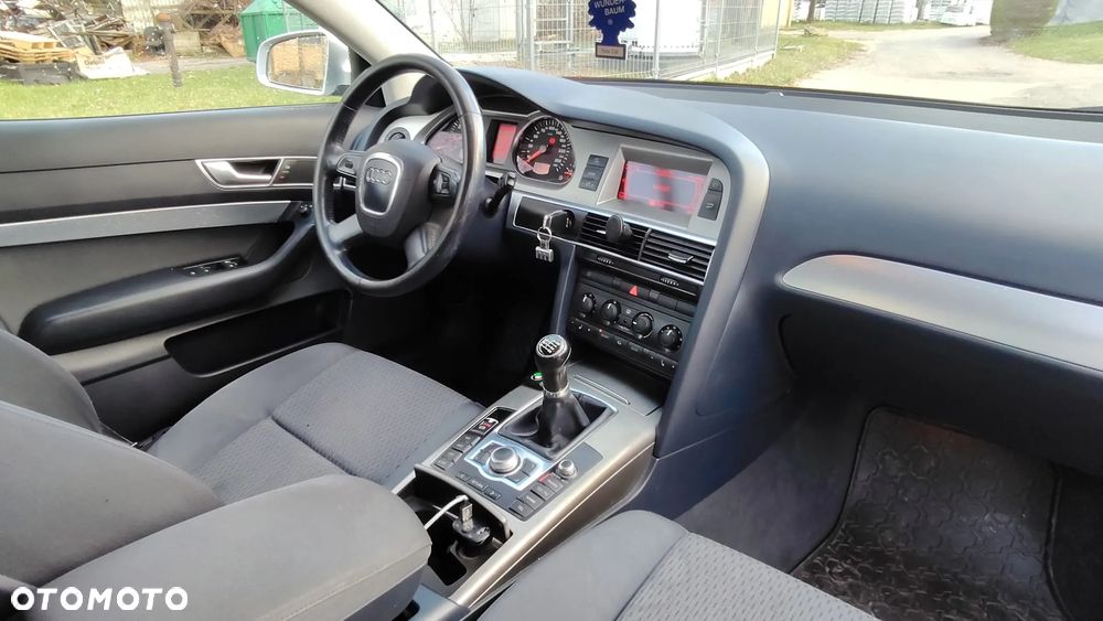 Audi A6 Avant 2.4 - 12