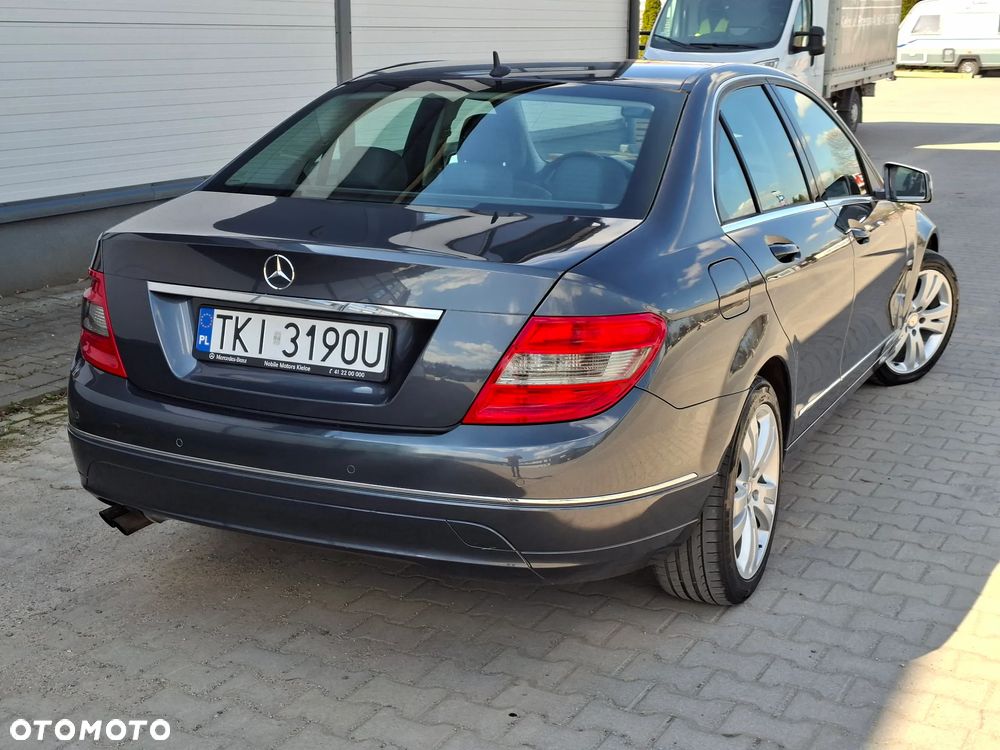 Mercedes-Benz Klasa C 180 CGI BlueEFFICIENCY Avantgarde - 9