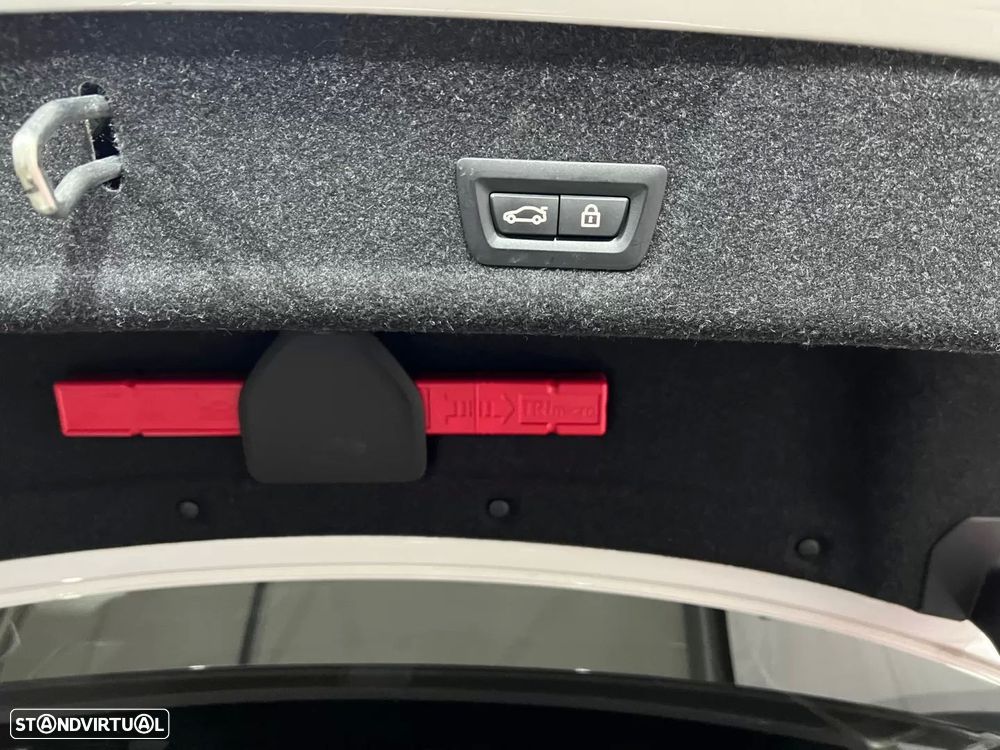 BMW 330 e Pack M Auto - 39