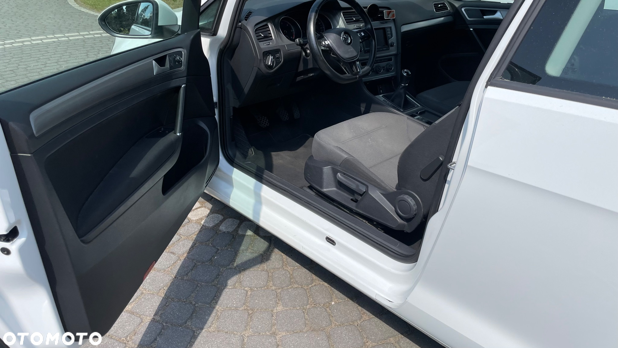 Volkswagen Golf 1.6 TDI BlueMotion Technology Comfortline - 10