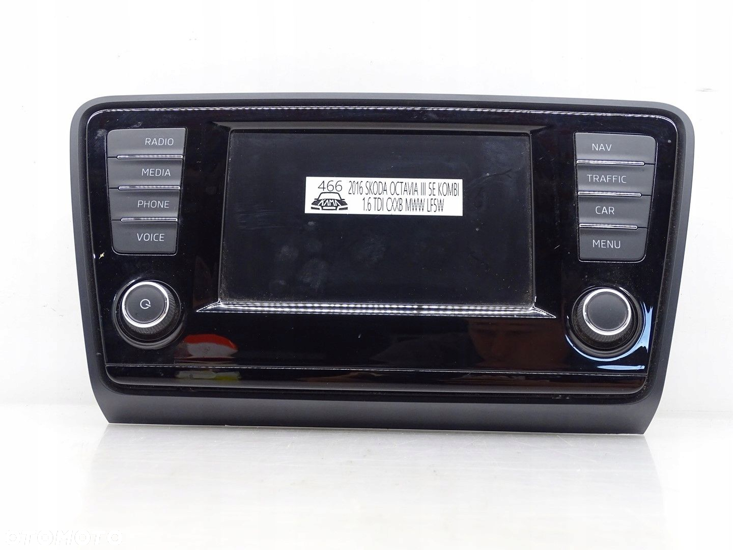 EKRAN WYŚWIETLACZ MONITOR LCD MMI NAVI RADIA SKODA OCTAVIA III 5E0919605J - 2
