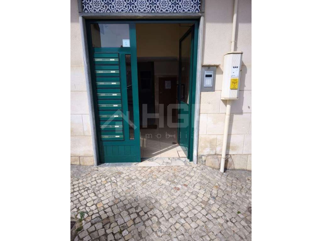 T3 + 1 | DUPLEX | BOA LOCALIZAÇÃO | ARRENTELA (MURTINHEIRA) - Grande imagem: 2/32