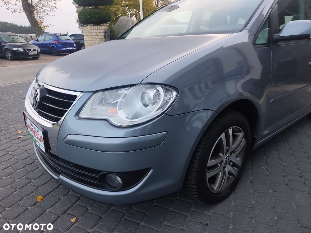 Volkswagen Touran 2010 photo 4