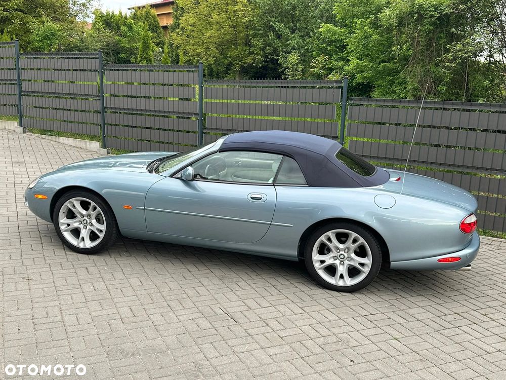 Jaguar XK8 Cabriolet - 9