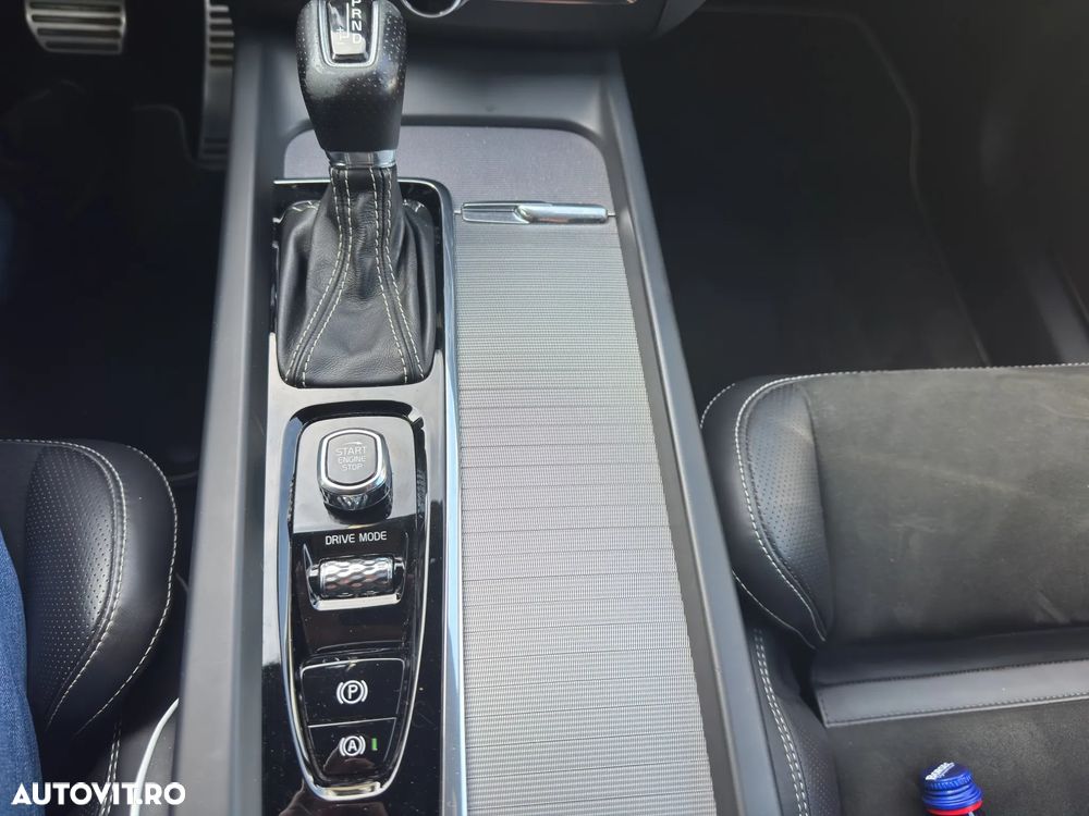 Volvo XC 60 D5 AWD Geartronic RDesign - 23