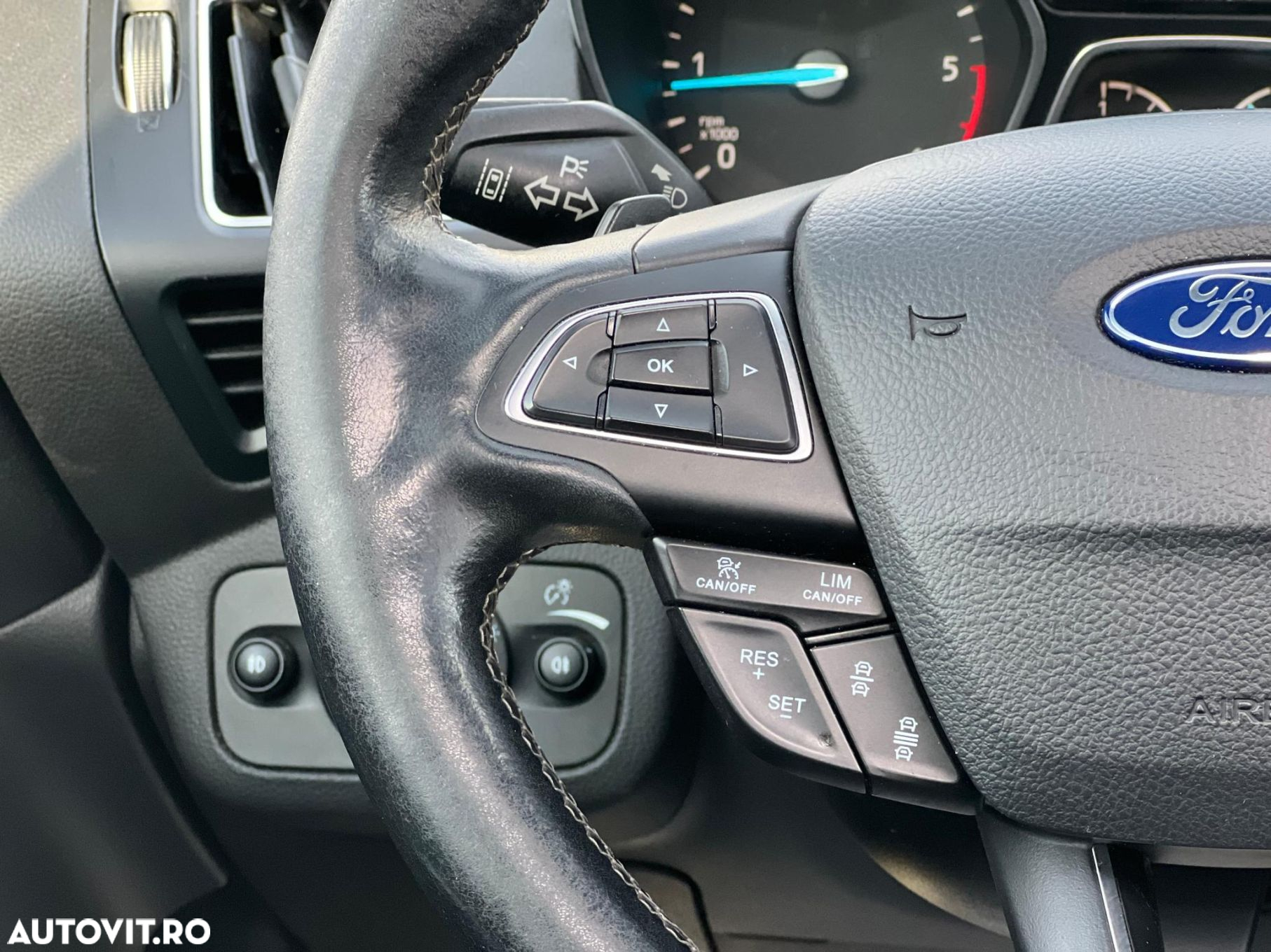 Ford Kuga 2.0 TDCi 4WD Powershift ST-Line - 14