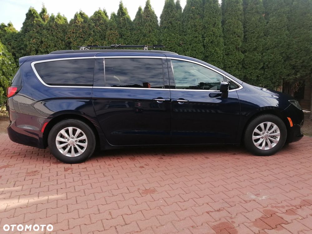 Chrysler Pacifica - 6