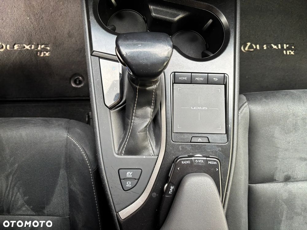 Lexus UX 250h GPF Business 2WD - 29
