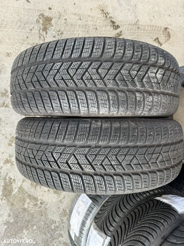 vând 2 anvelope 235/65/18 pirelli de iarnă second