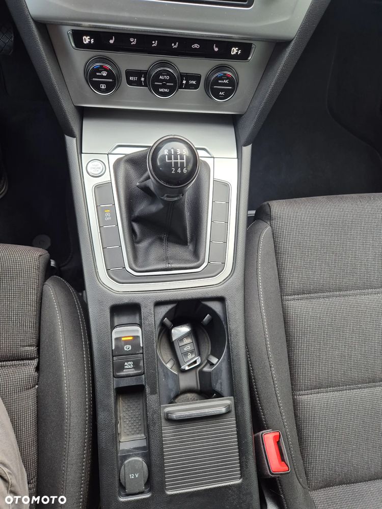 Volkswagen Passat 2.0 TDI (BlueMotion Technology) Comfortline - 19