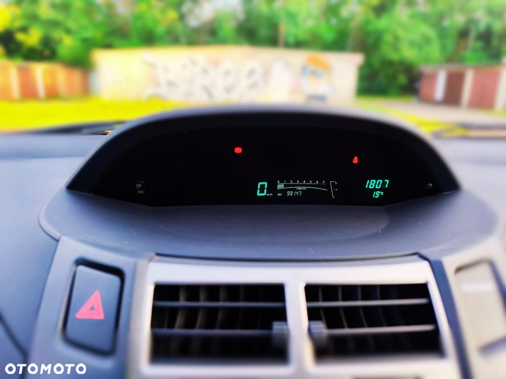Toyota Yaris 1.0 Luna - 11