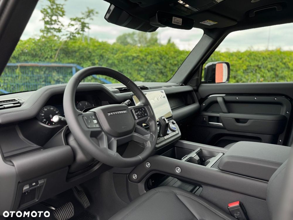 Land Rover Defender - 6