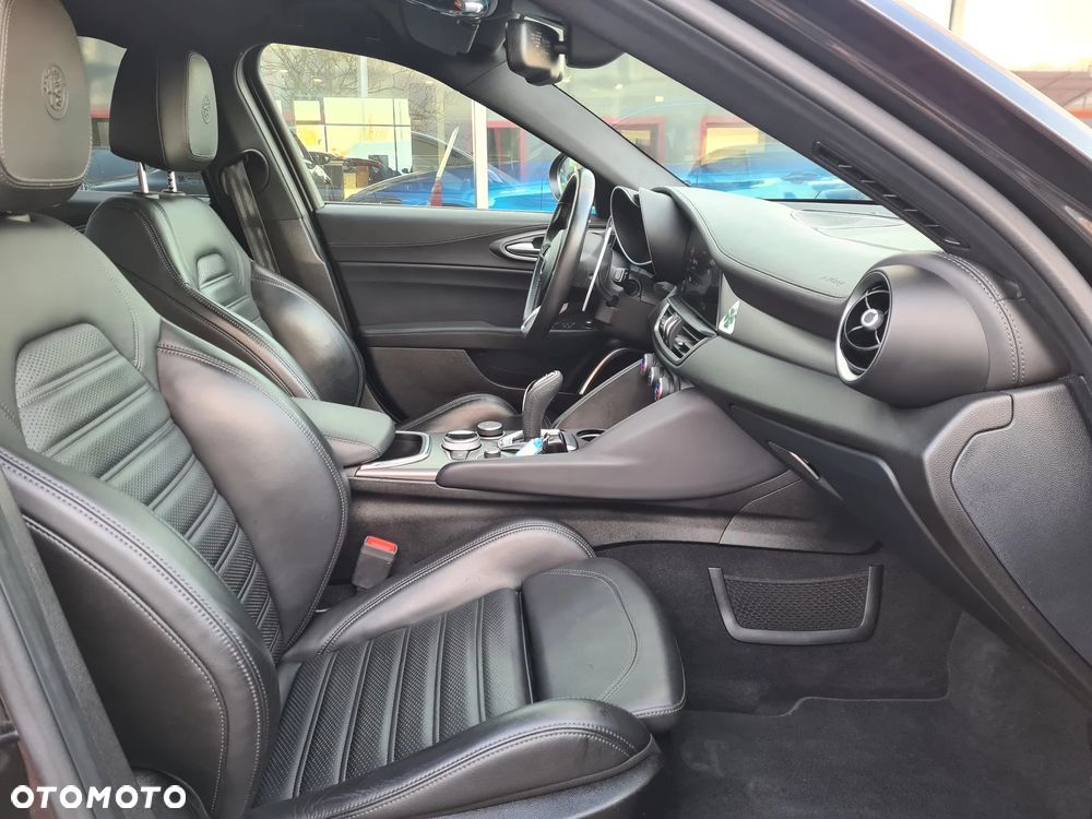 Alfa Romeo Giulia 2.0 Turbo Veloce Q4 - 18