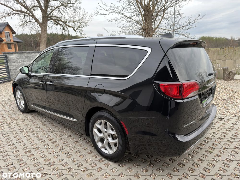 Chrysler Pacifica - 5