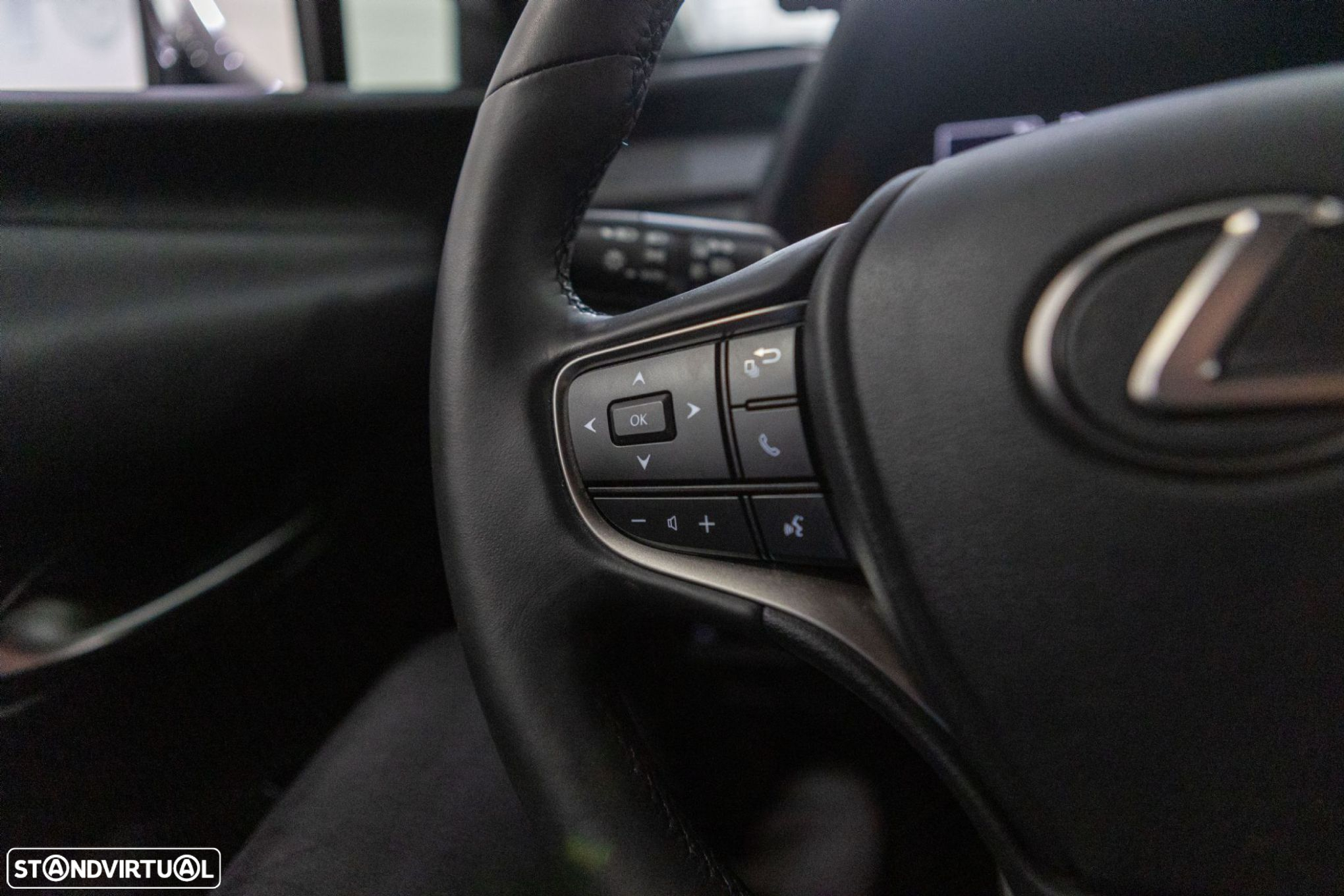 Lexus UX 250h F Sport - 17