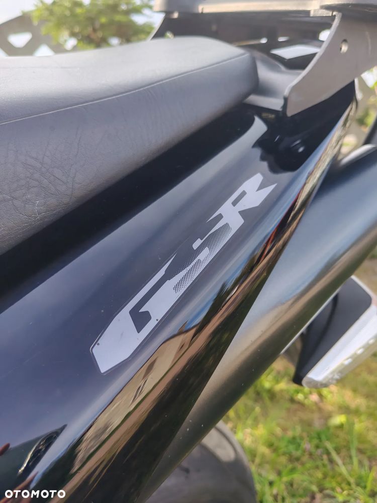 Suzuki GSR - 6