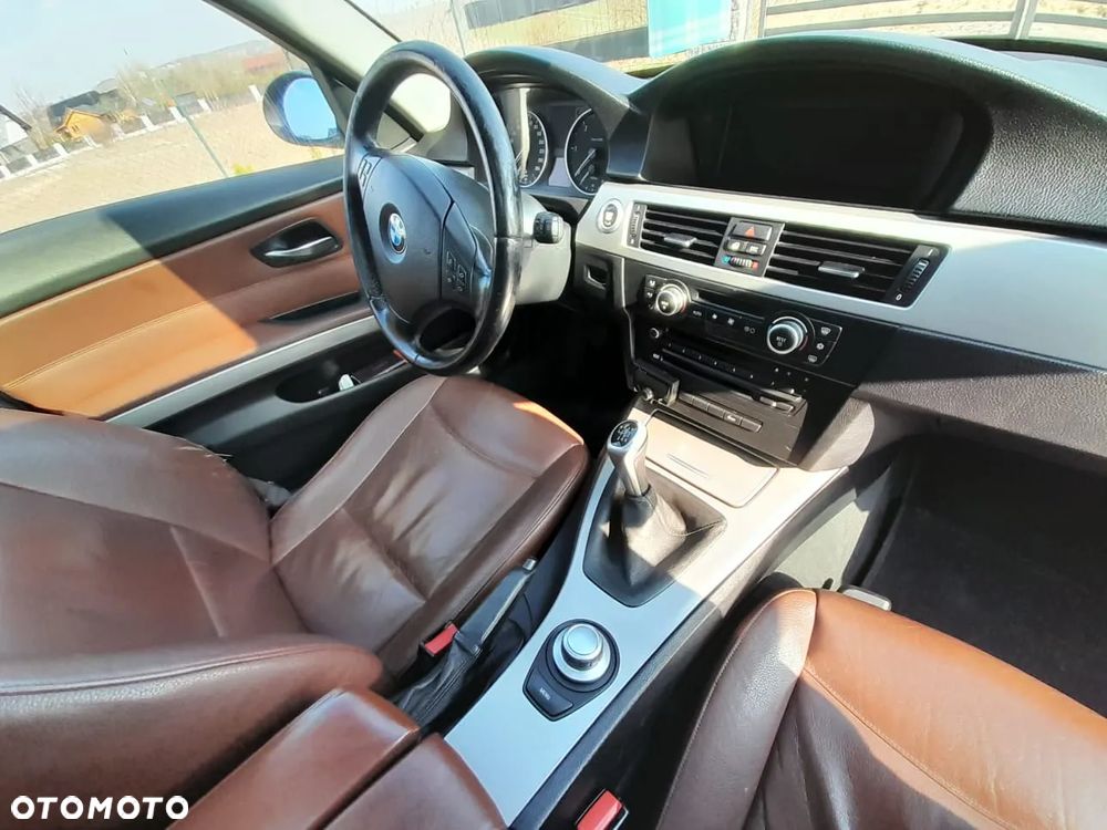 BMW Seria 3 318d - 16