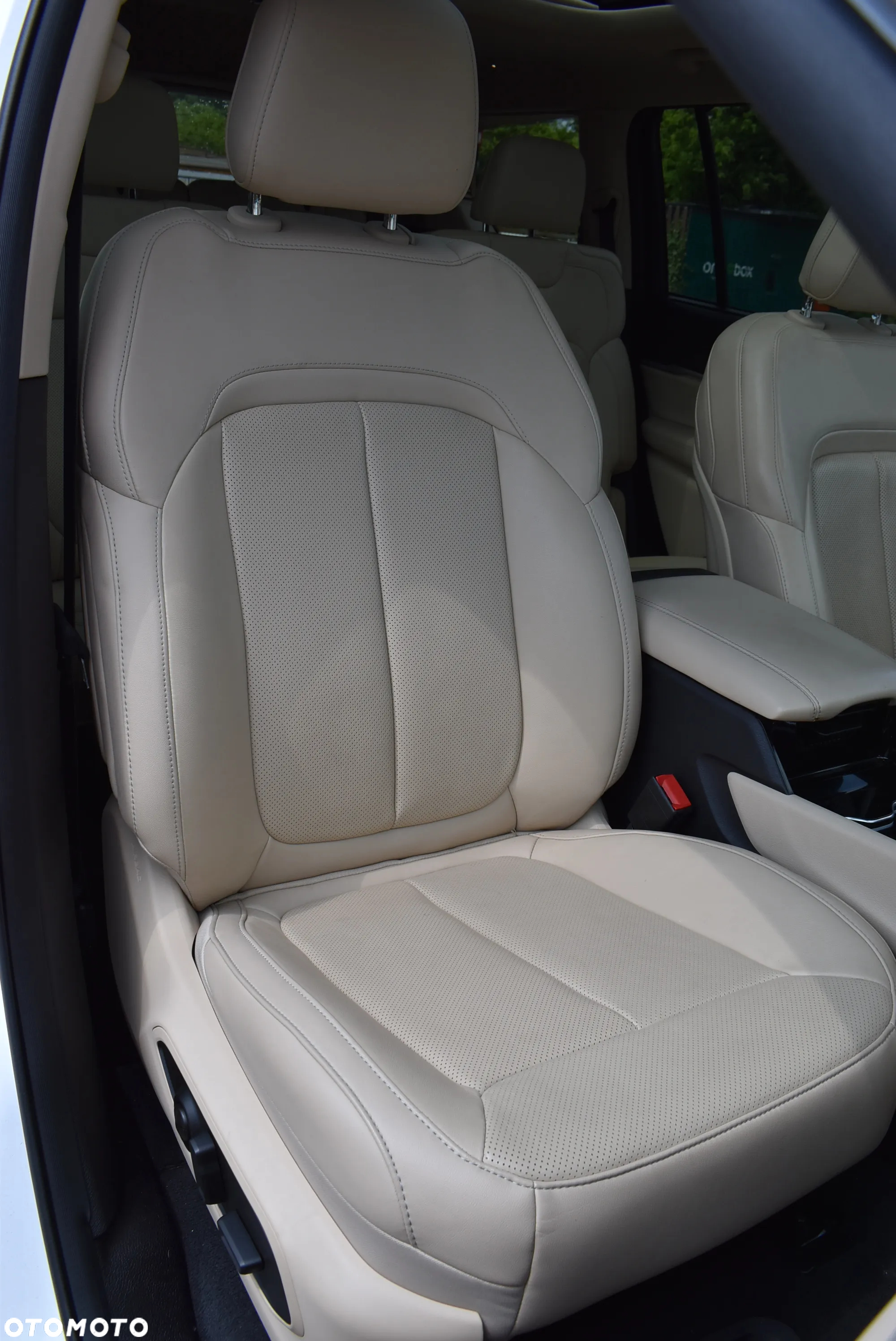 Jeep Grand Cherokee - 20