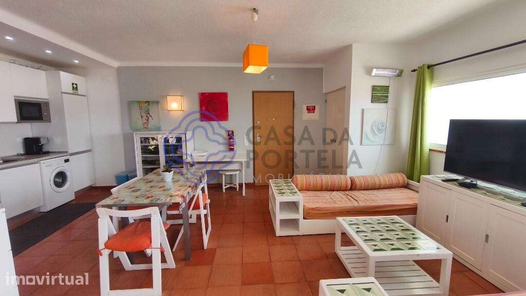 Vende-se excelente T1 amplo com vista deslumbrante para o mar - Grande imagem: 2/22