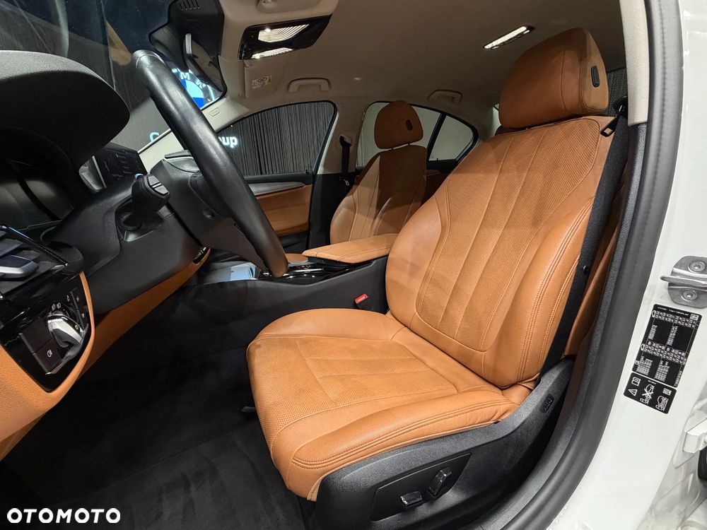 BMW Seria 5 520d xDrive - 10