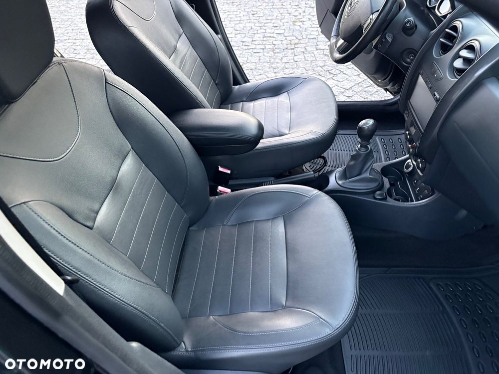 Dacia Duster 1.6 SCe Urban Explorer S&S - 29